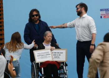 Tenso Momento Vivió Presidente Boric: Dos Personas Interrumpieron Su Discurso